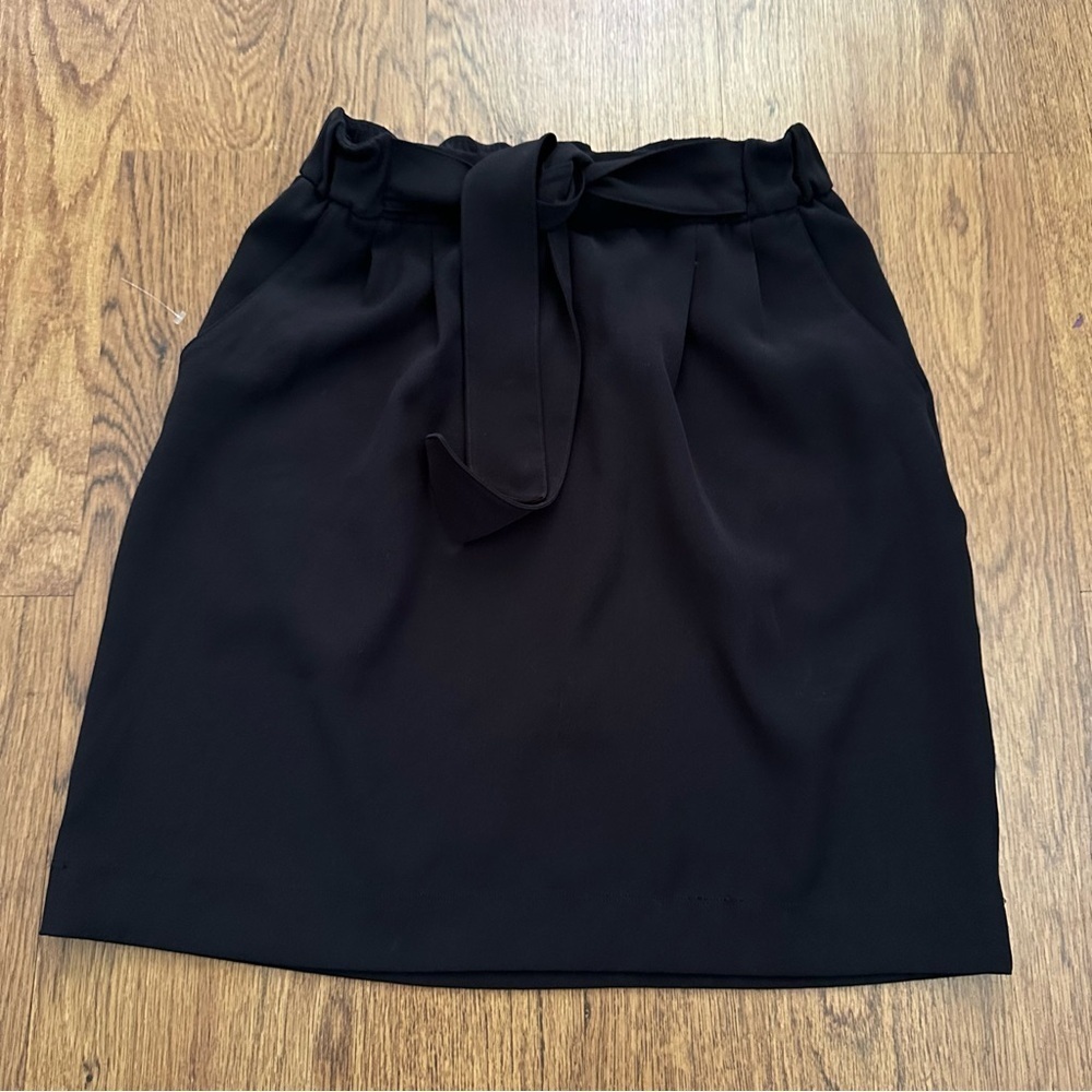 Lululemon Athletica Black Pencil Skirt size 8 pleated belted activewear